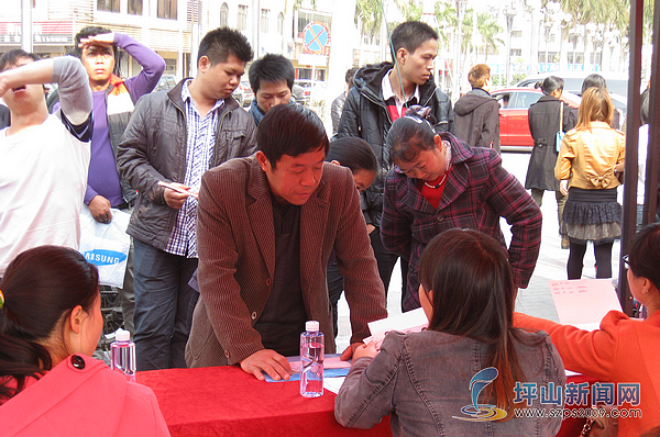 坪山，政府搭台促就业 公益招聘结硕果