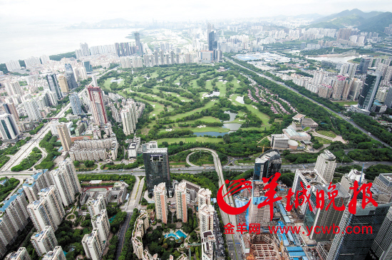 　　位于福田中心区附近的一处高尔夫球场