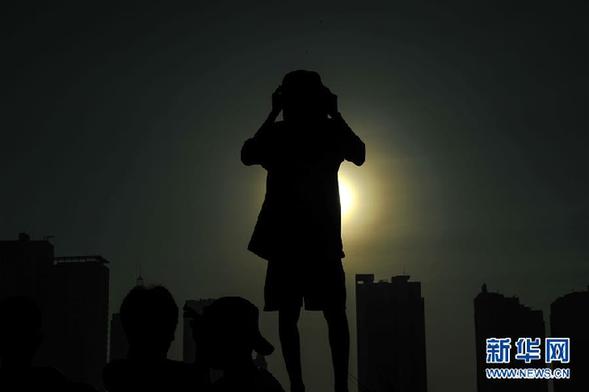 （国际）（1）一起来看日全食