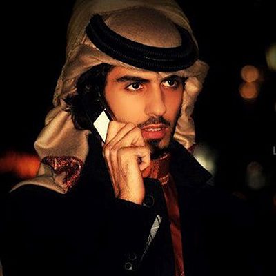经查证，该男子为迪拜本地人，名叫Omar Borkan Al Gala，是模特和摄影师。经查证，该男子为迪拜本地人，名叫Omar Borkan Al Gala，是模特和摄影师。