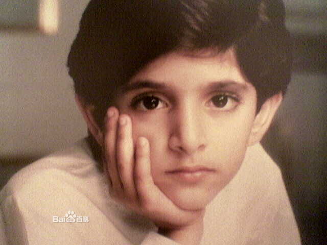 迪拜王室基因太优良，帅哥美女如云。哈曼丹从小就是萌正太一名。