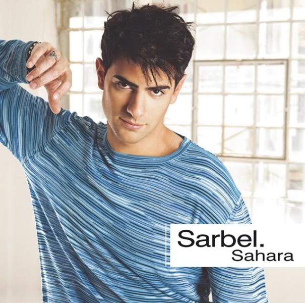 他是2005年度“希腊偶像”。他1981年5月14日出生在英国伦敦，祖籍塞浦路斯，生活在希腊美丽的克里特岛上。目前在希腊和塞浦路斯非常走红。