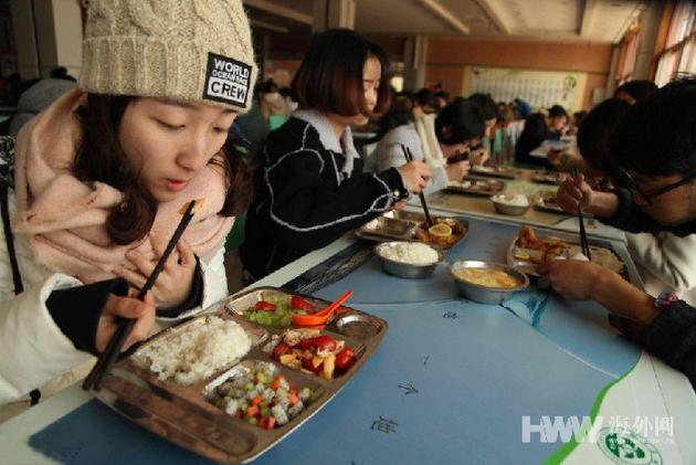脆炸香蕉西芹炒草莓 高校水果神菜受追捧（组图）【2】