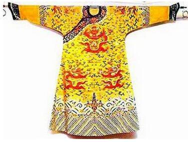 脑洞大开！油菜地种出龙袍 龙袍长194米高152米 揭秘龙袍的文化内涵