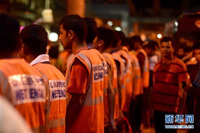 （国际）（4）印度在建立交桥坍塌 死伤过百