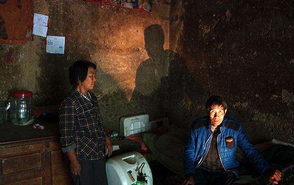 陕西一小镇109人患尘肺病 村民吃2块钱甘草片续命