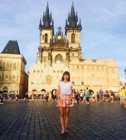 复旦公布22位海外交流女生照 光芒万丈颜值担当