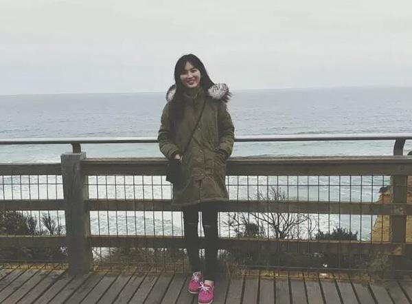 复旦公布22位海外交流女生照 光芒万丈颜值担当