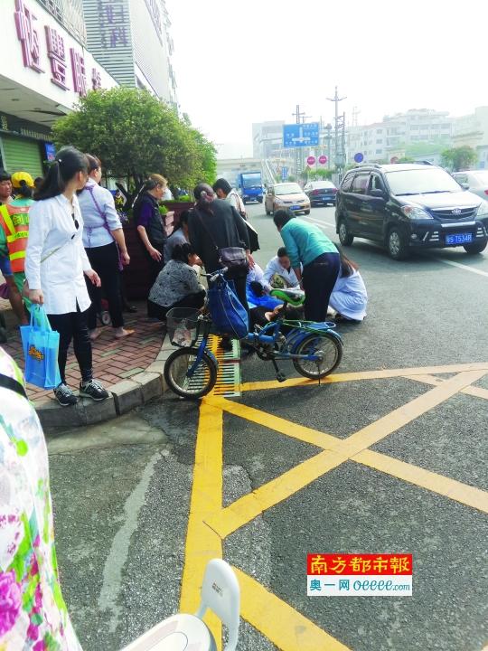 深圳一孕妇临盆在路边生子 丈夫徒手接住孩子