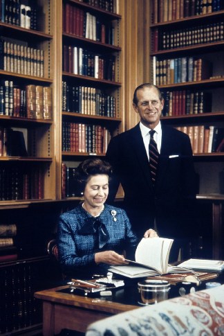 英国女王伊丽莎白二世和丈夫菲利普亲王的合影