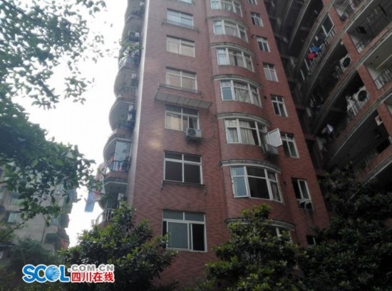 四川一小区天降9万余元现金无人认领