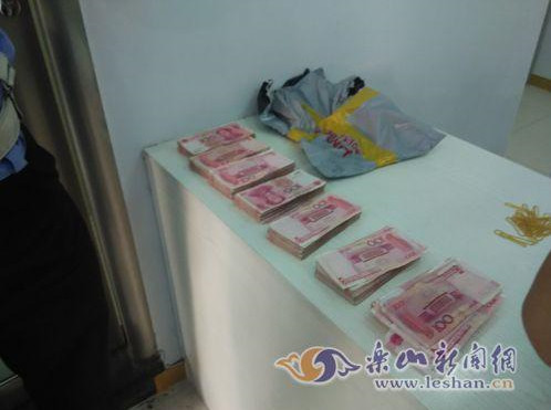 四川一小区天降9万余元现金无人认领