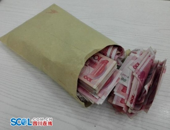 四川一小区天降9万余元现金无人认领