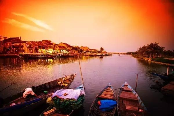 从深圳出发，坐6小时高铁可以去国外，只要300块！