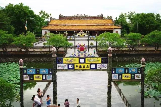 从深圳出发，坐6小时高铁可以去国外，只要300块！