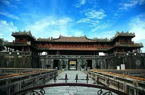 从深圳出发，坐6小时高铁可以去国外，只要300块！