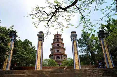 从深圳出发，坐6小时高铁可以去国外，只要300块！