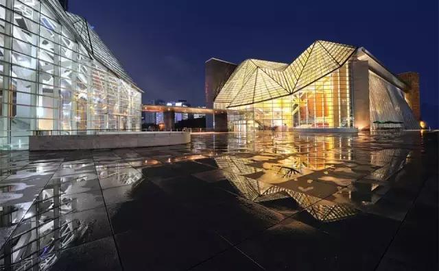 在深圳，在哪个区上班最有前途？