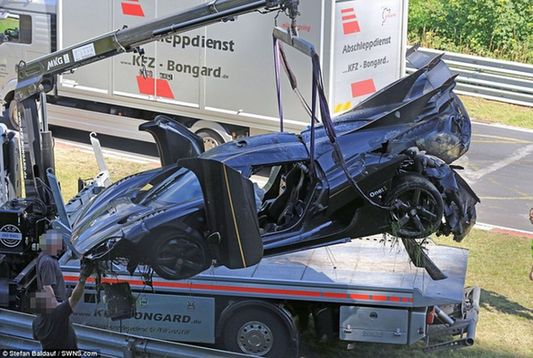 最“昂贵”车祸？价值4000万超跑失控撞毁