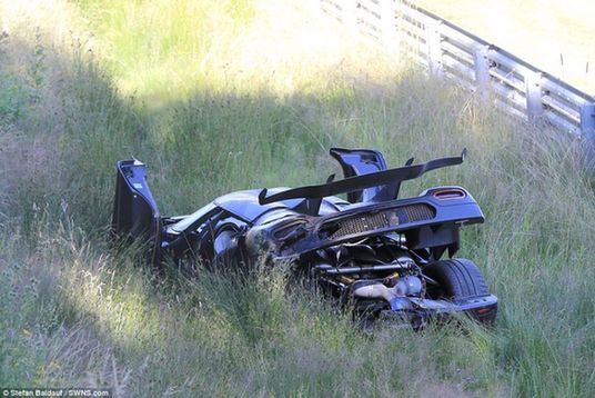 最“昂贵”车祸？价值4000万超跑失控撞毁