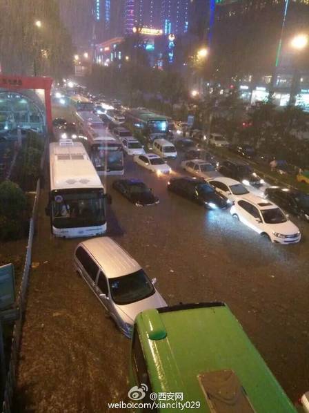 西安暴雨现场