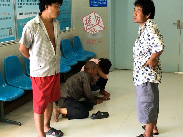 11岁女孩躺人行道乘凉 遭豪车碾压致死