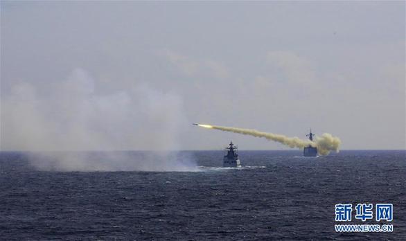 （图文互动）（2）海军在东海举行实兵实弹对抗演习 