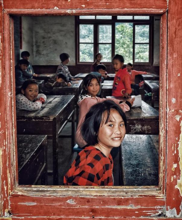 摄影师记录最美留守儿童 农村娃变时尚咖