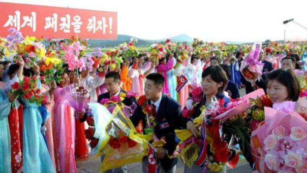 各国运动员回国的场面 没有对比就没有伤害