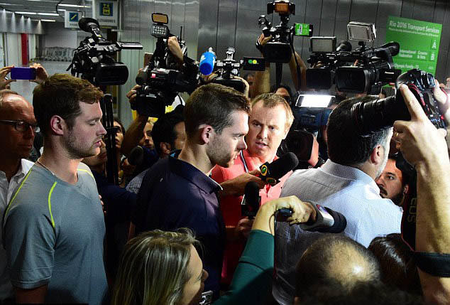 各国运动员回国的场面 没有对比就没有伤害