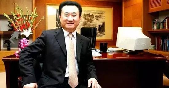 王健林办公室内景曝光：亚洲首富收藏品惊人22