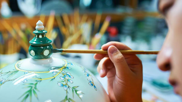 实拍G20国宴现场：餐具图案取自西湖实景