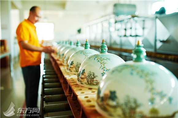 G20餐桌上的风景：美景变餐具 每件餐瓷需81道工序