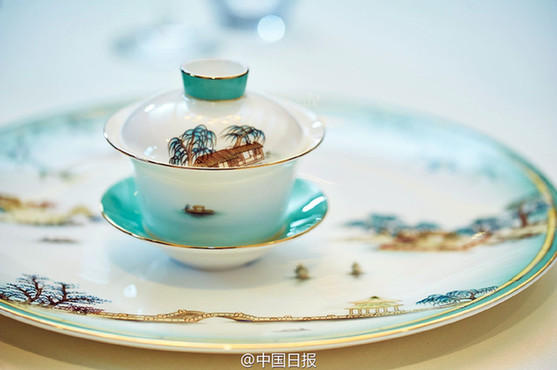 G20餐桌上的风景：美景变餐具 每件餐瓷需81道工序