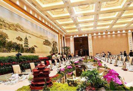 G20餐桌上的风景：美景变餐具 每件餐瓷需81道工序