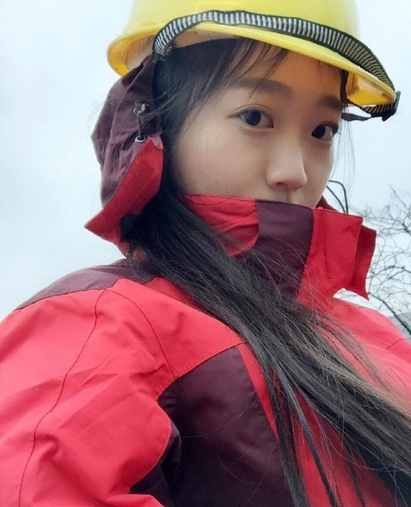 考古界女神！美女文物修复员山西古刹修壁画两年