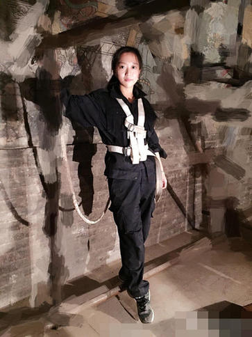 考古界女神！美女文物修复员山西古刹修壁画两年