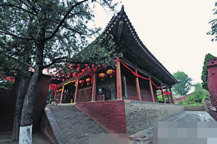 考古界女神！美女文物修复员山西古刹修壁画两年