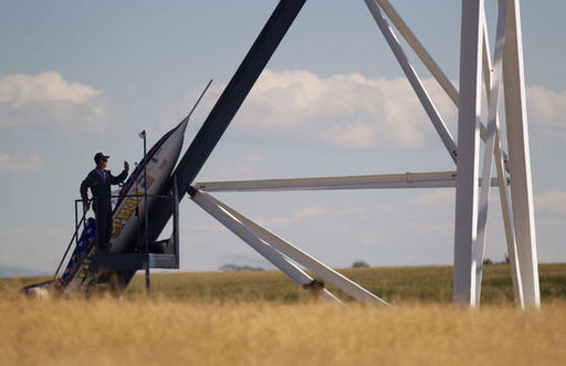 致敬偶像 他花1亿飞越近500米大峡谷