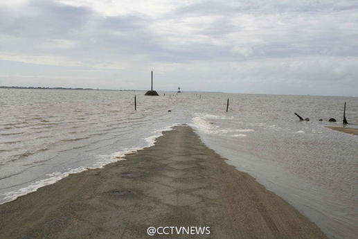 法国这条任性公路一天只出现2次 一言不合就消失