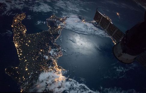 NASA女宇航员在国际空间站记录地球美景 