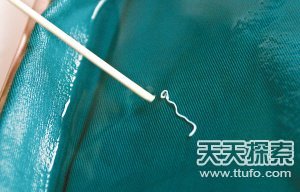 吃黄鳝吃出上百寄生虫 盘内蜷缩蠕动