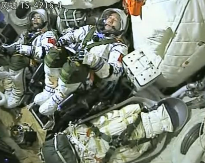 中国载人航天飞船神舟十一号发射升空