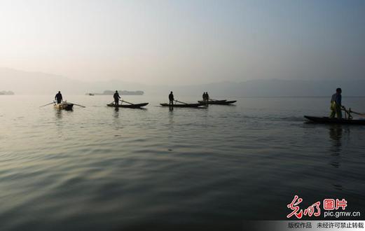 江西新余仙女湖：冬季开捕鱼满仓