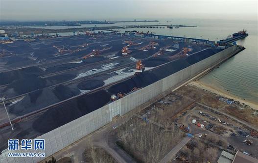 （社会）（1）河北港口近19公里防风网缚“尘龙”