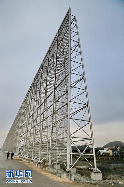 （社会）（4）河北港口近19公里防风网缚“尘龙”