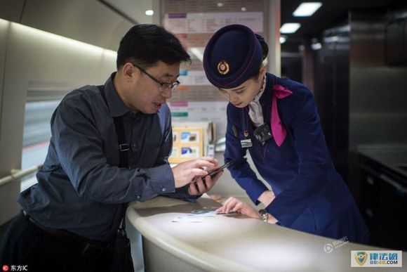 实拍“高姐”李宁宁春运第一天：每天能拿步数冠军（组图）