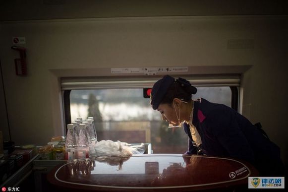 实拍“高姐”李宁宁春运第一天：每天能拿步数冠军（组图）