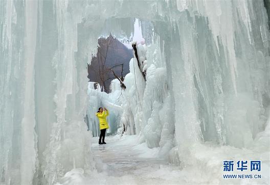 （社会）（1）冰瀑美如画