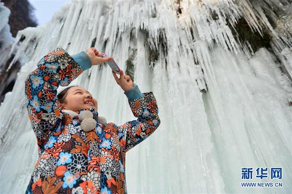 （社会）（3）冰瀑美如画